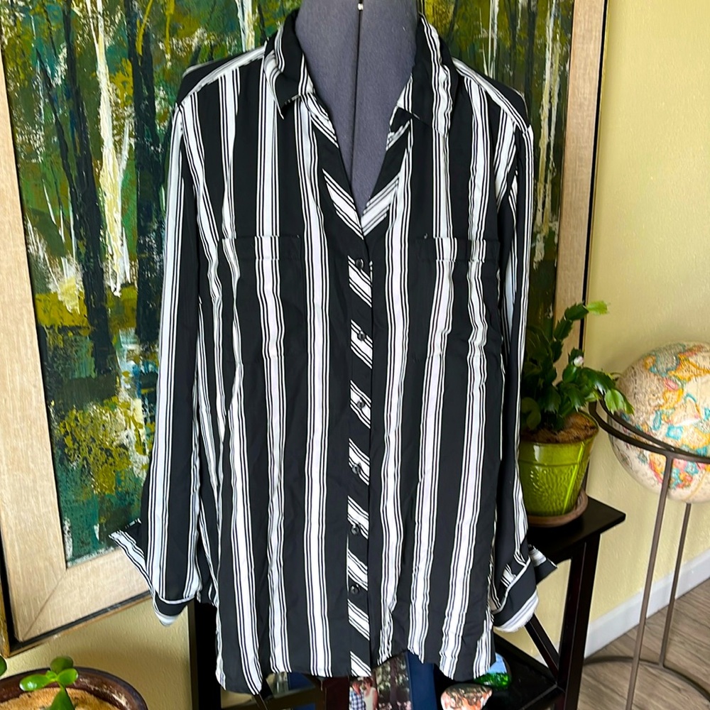 Black and White Striped Relativity Buttondown